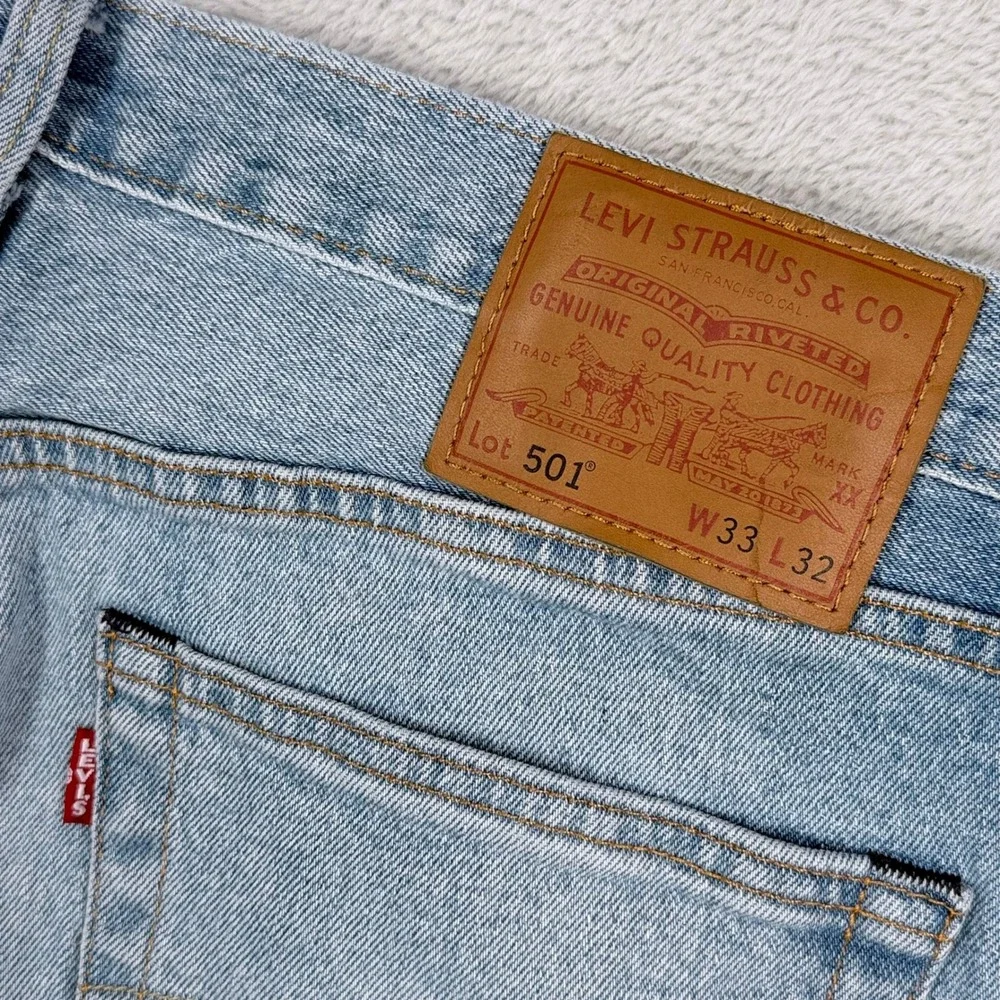 Levis Premium 501 Original Fit Jeans Mens 33x31 Light Wash Blue Straight Denim